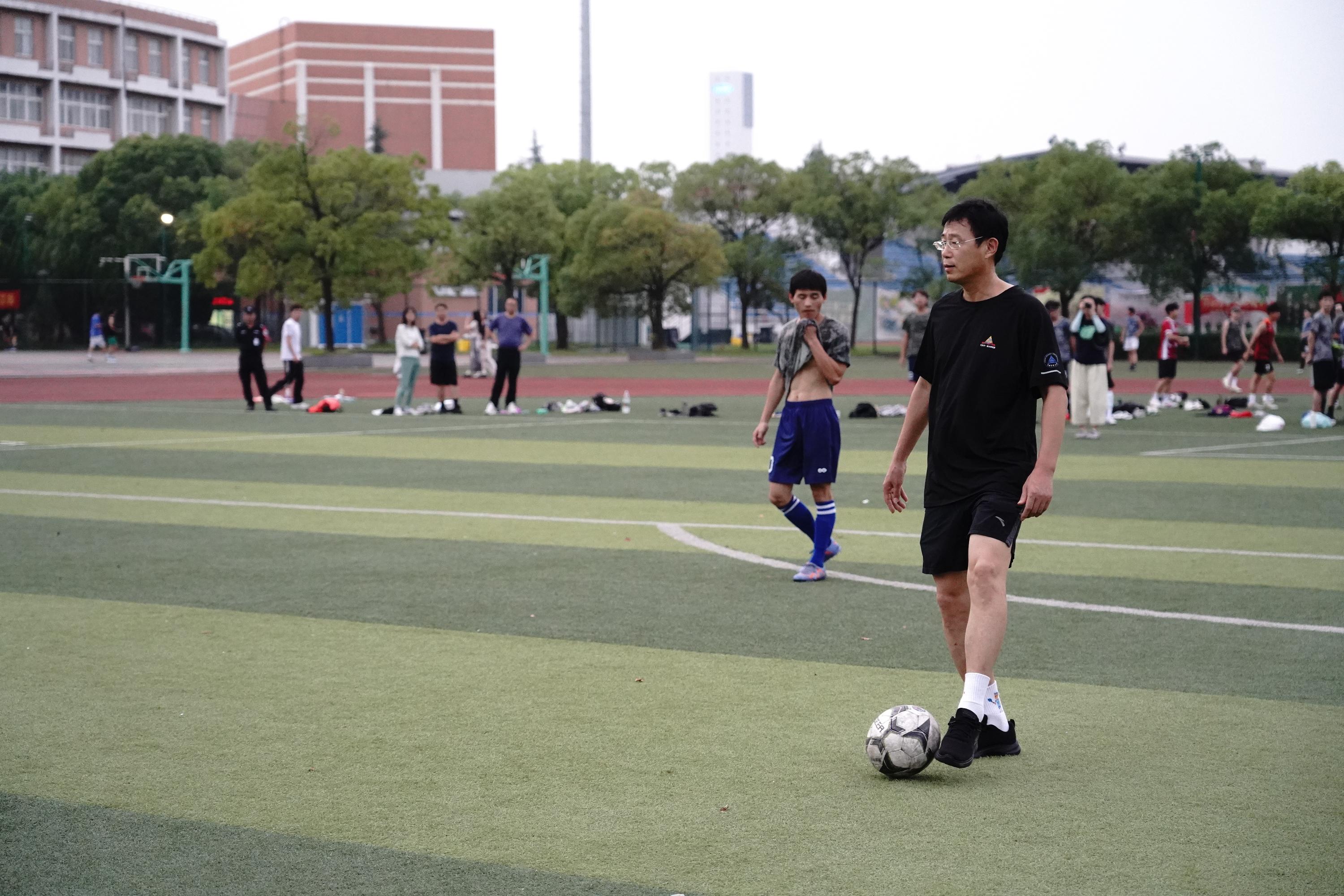 法学院承办2023级军训教官、师生足球联谊赛