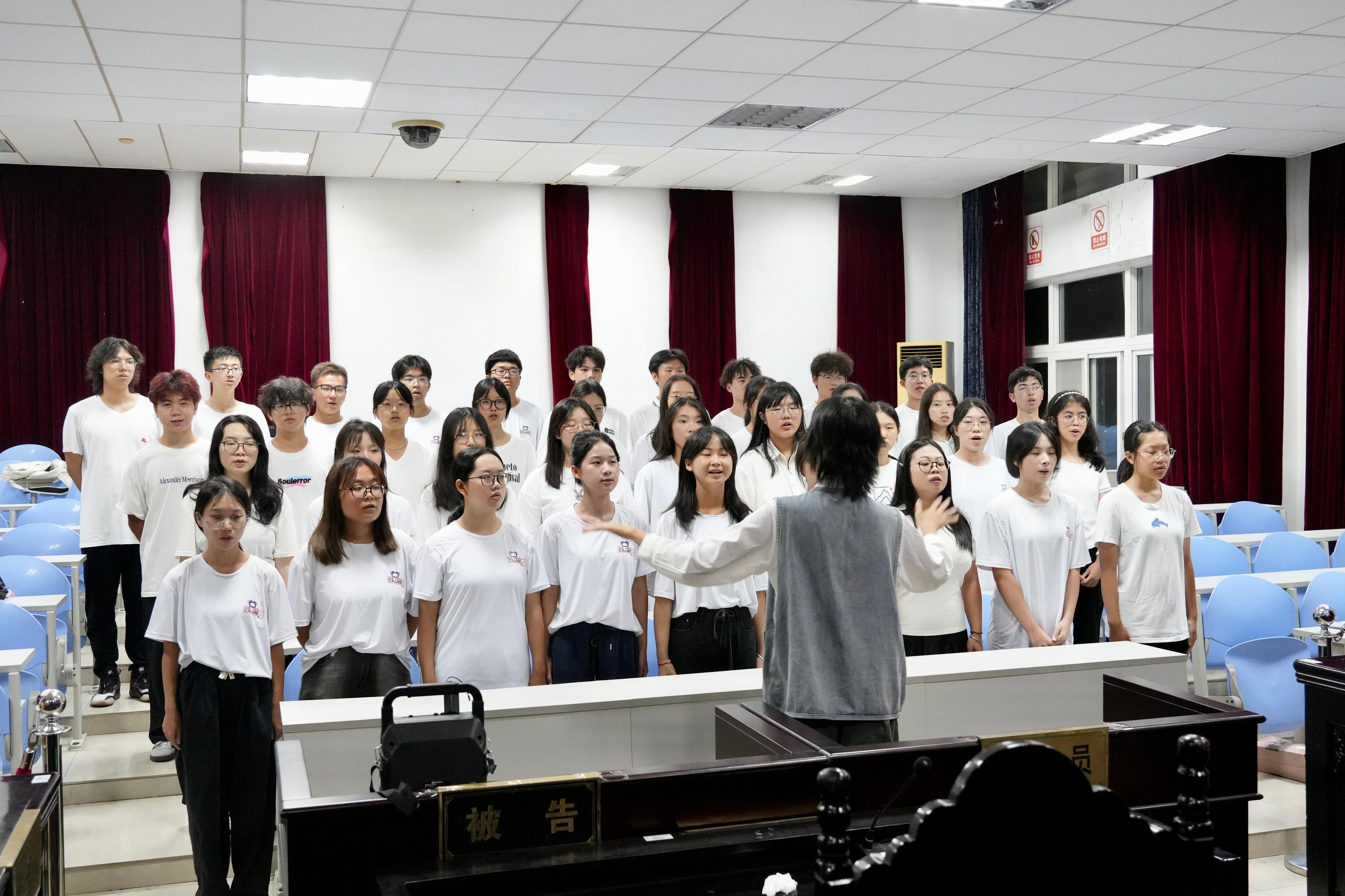 法学院(知识产权学院)举办2024级新生合唱比赛